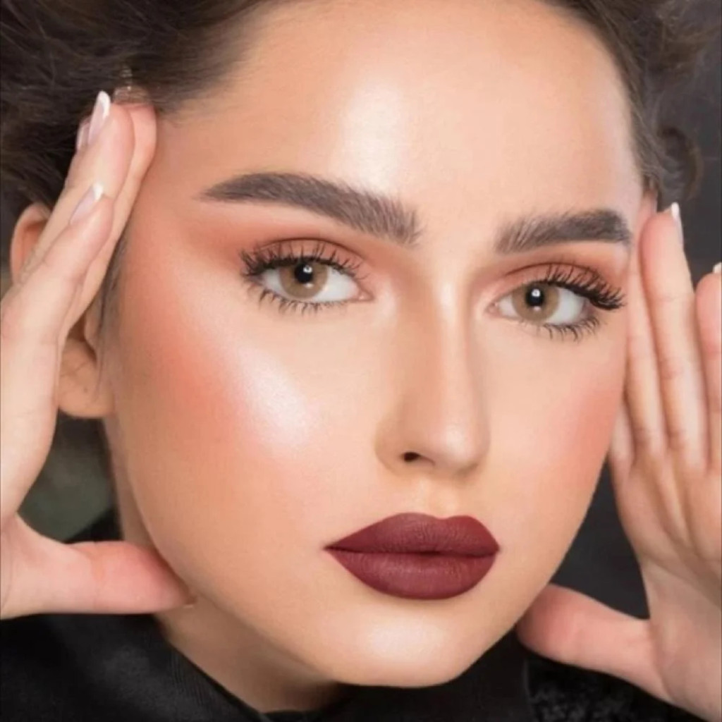 عدسات شهري لومينوس مارون — لومينوس