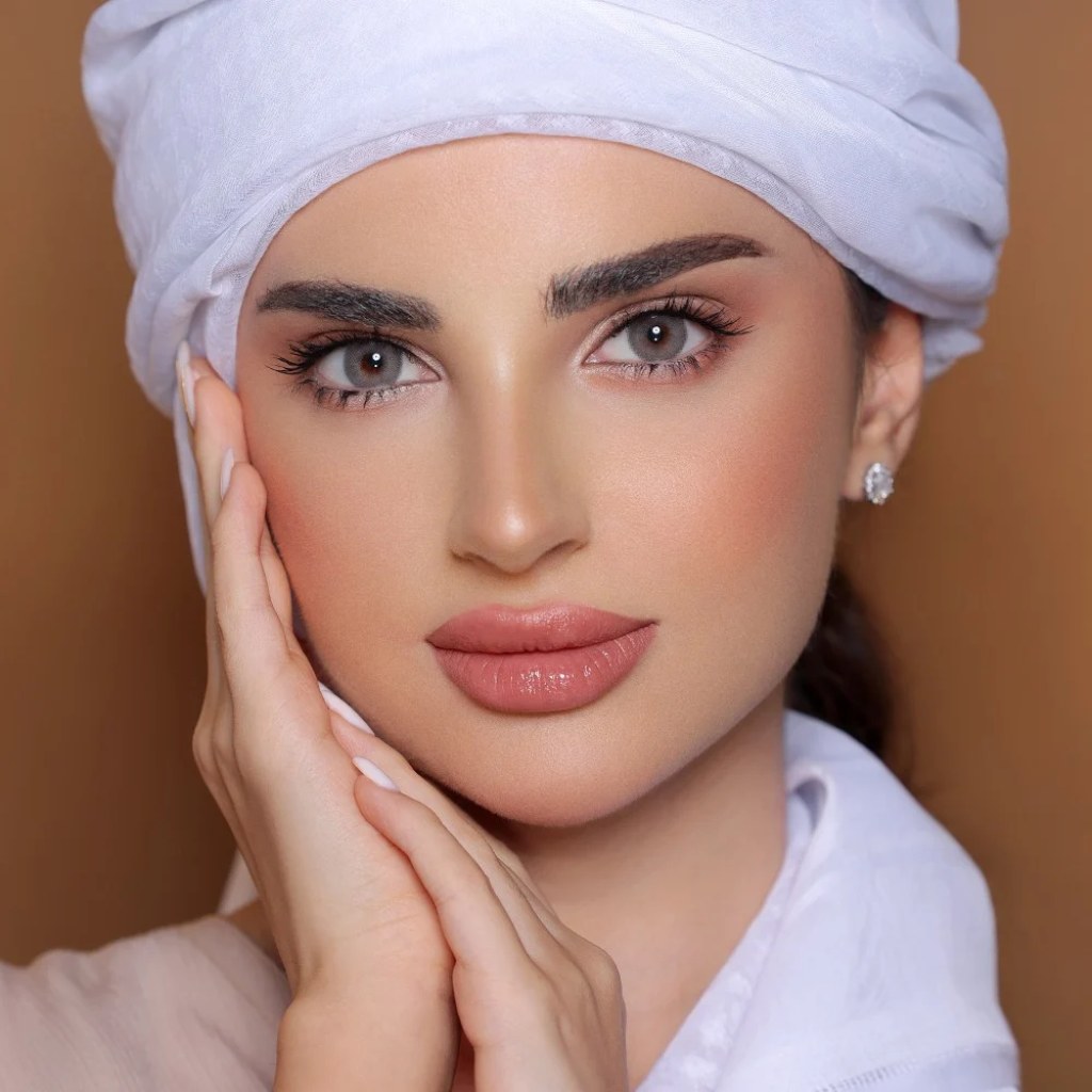عدسات شهرية لومينوس اوبل — لومينوس