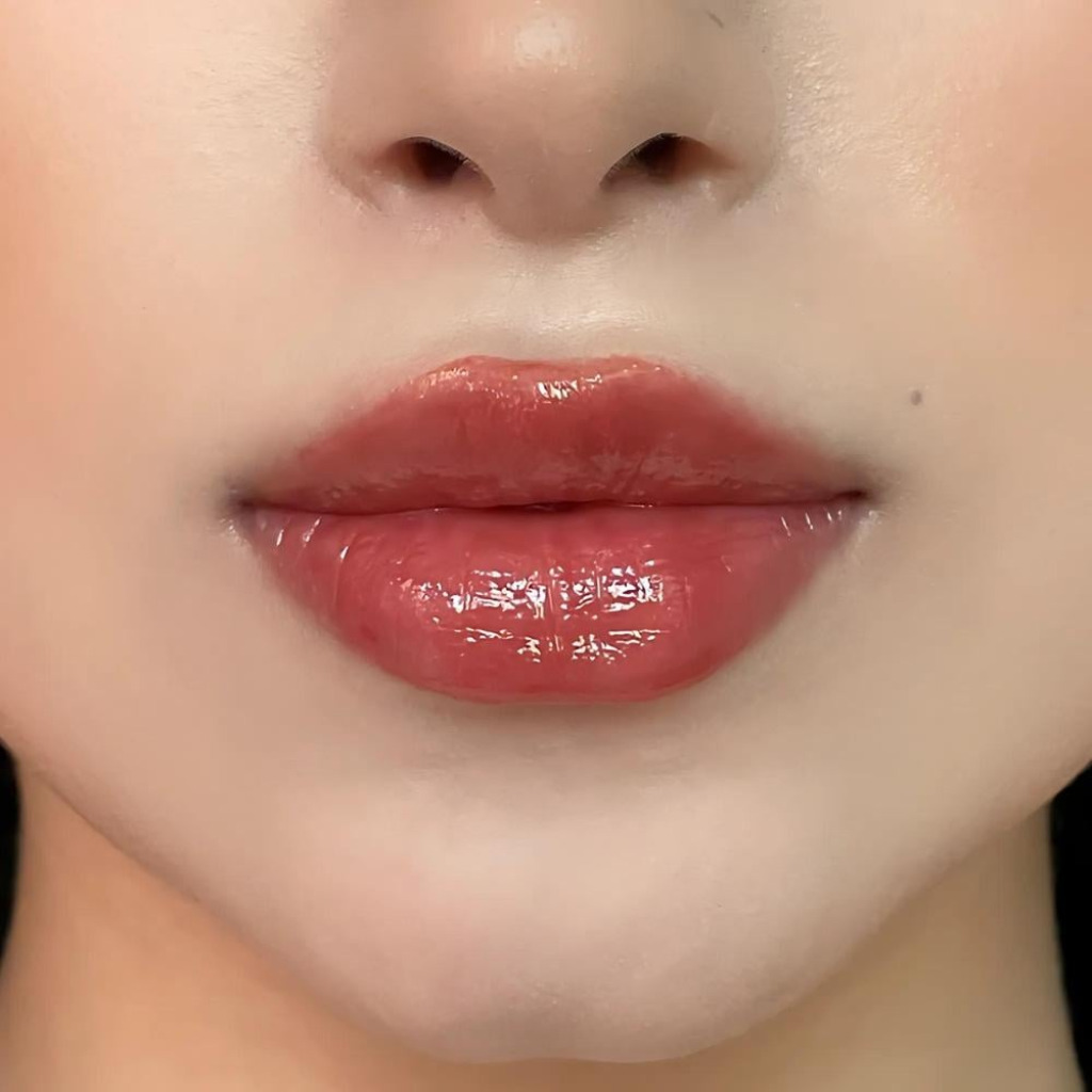 مرطب شفايف لوكا امبير براون رقم 04